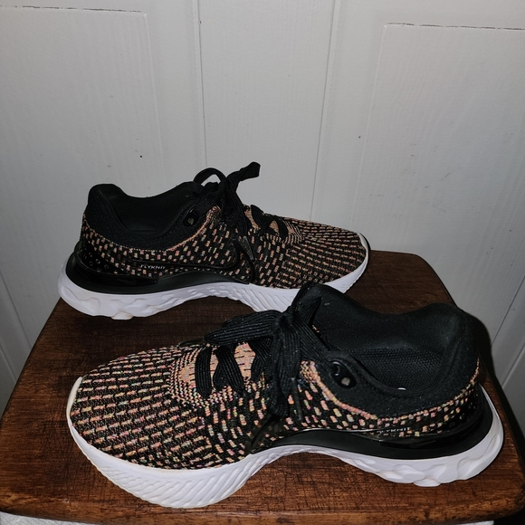 Nike Black and Multicolor Athletic Shoes - Picture 8 of 16